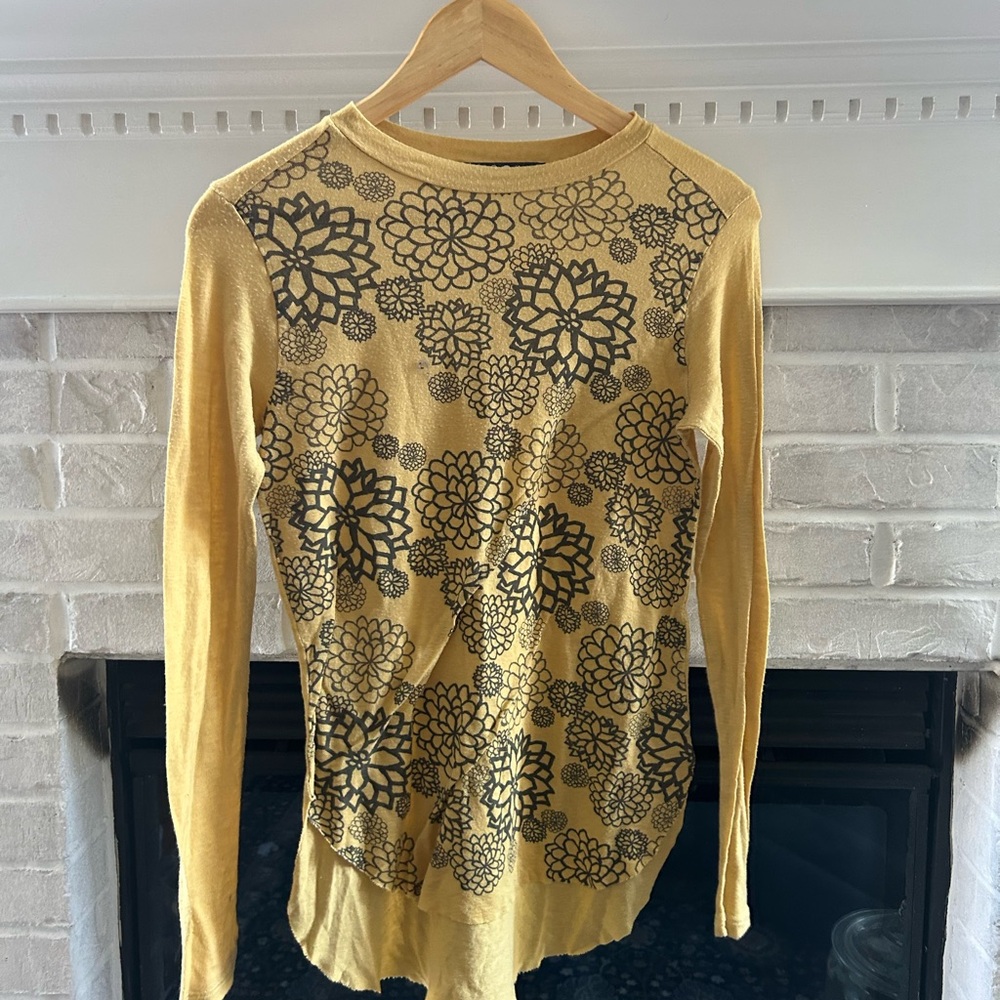 Anthropologie 18 Coin 4 Women's Yellow Long Sleeve Top size XS novelty print